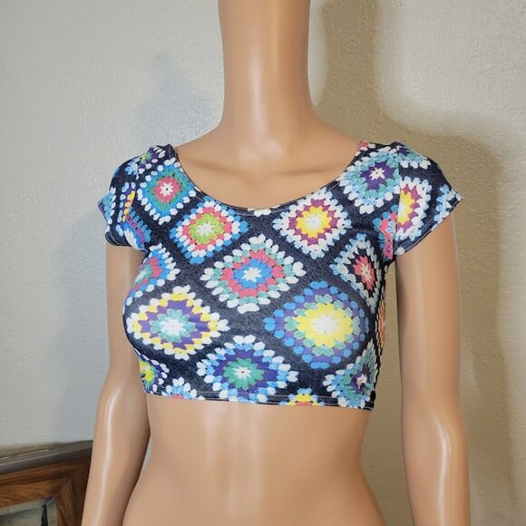 *SOLD* Blackmilk Granny Square Print Crop Top - EUC - Picture 3 of 4